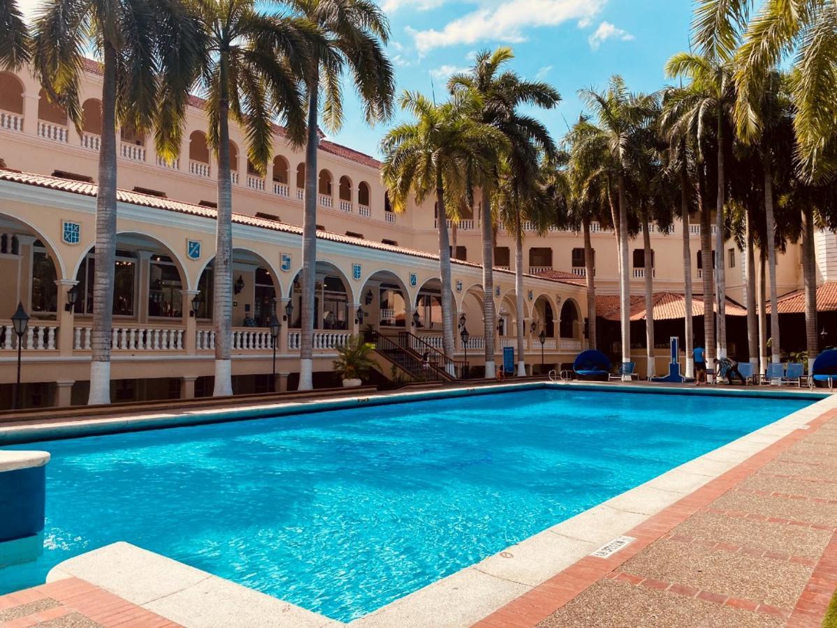 Hotel El Prado Barranquilla  Exterior foto Swimming pool at the hotel