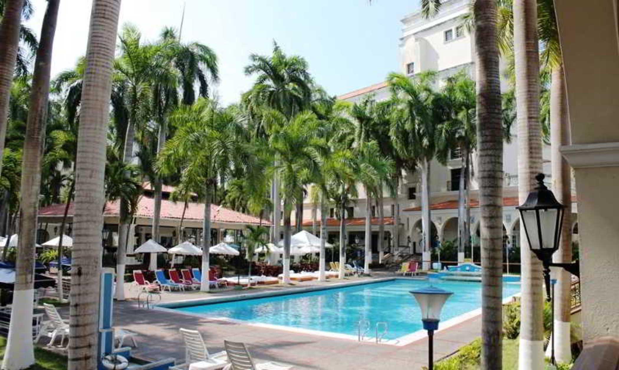 Hotel El Prado Barranquilla  Exterior foto The pool at the Royal Hawaiian Hotel