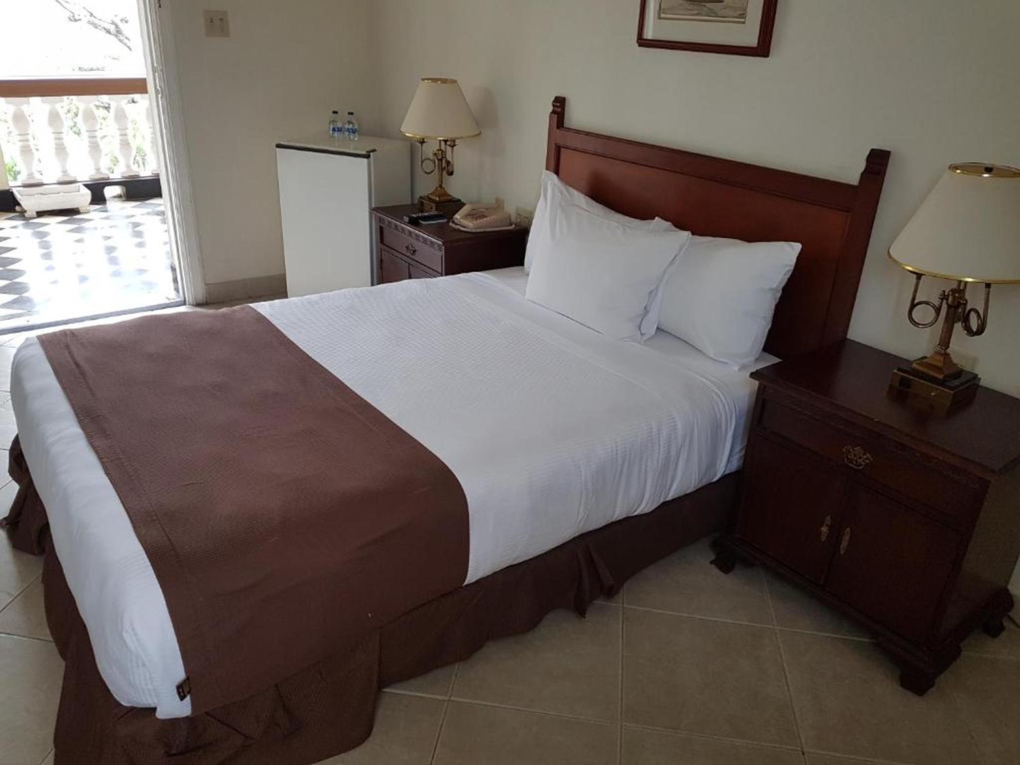 Hotel El Prado Barranquilla  Exterior foto A bed with a bed runner