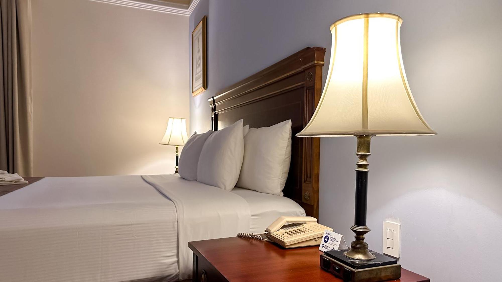 Hotel El Prado Barranquilla  Exterior foto A lamp on a nightstand