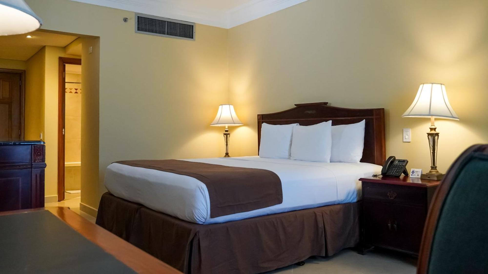 Hotel El Prado Barranquilla  Exterior foto A guest room at the Inn at the Opera