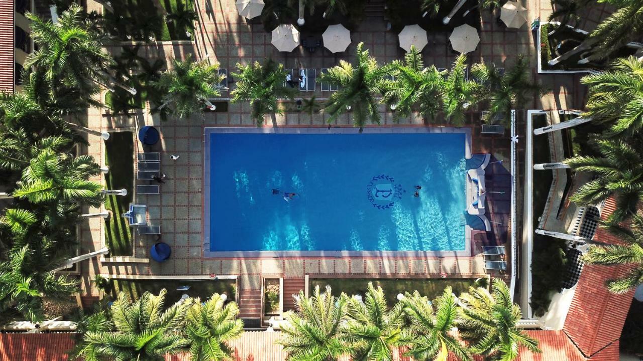 Hotel El Prado Barranquilla  Exterior foto The pool at the hotel